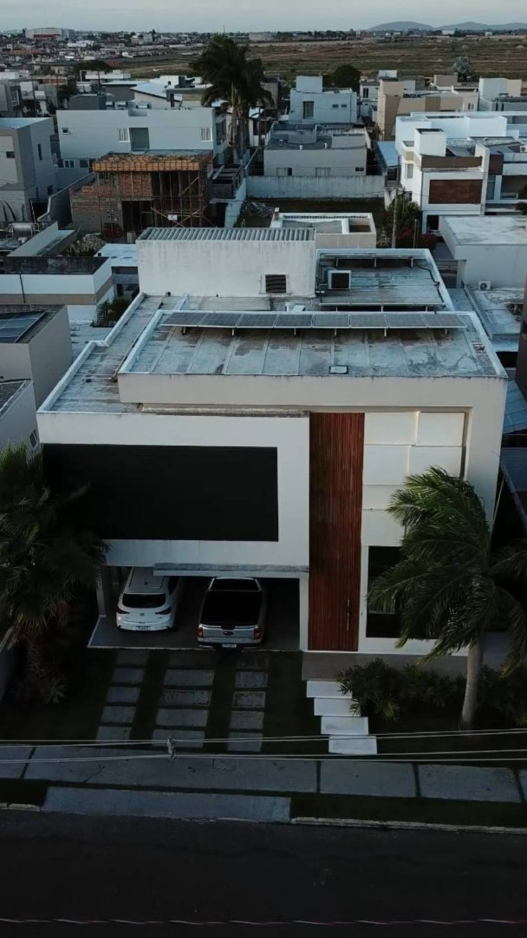 Casa Luxuosa no Condomínio Chiara Lubich com: 4 quartos, 3 suítes, em Itabaiana.