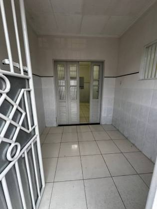 Casa com 2 quartos, e ótima localização no Centro de Itabaiana