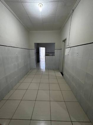 Casa com 2 quartos, e ótima localização no Centro de Itabaiana