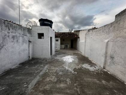 Casa com 2 quartos, e ótima localização no Centro de Itabaiana