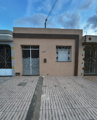 Casa com 2 quartos, e ótima localização no Centro de Itabaiana