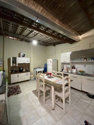 Casa com fácil acesso ao comércio no Centro de Itabaiana