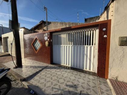 Casa com fácil acesso ao comércio no Centro de Itabaiana