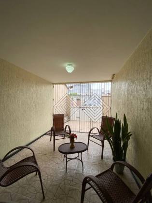 Casa com fácil acesso ao comércio no Centro de Itabaiana