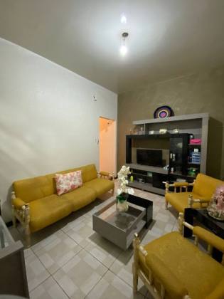 Casa com fácil acesso ao comércio no Centro de Itabaiana