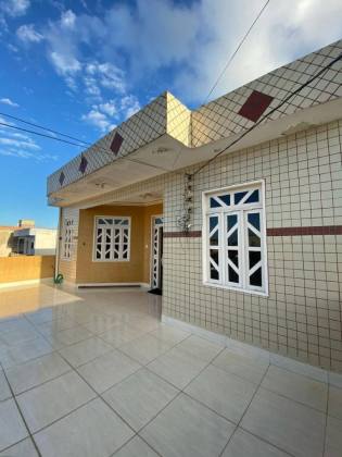 Casa com 3 quartos, 1 suíte, e muito mais! No bairro Serrano em Itabaiana