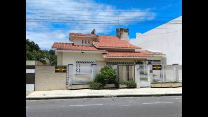 Casa de alto padrão e ótima localização no Centro de Itabaiana