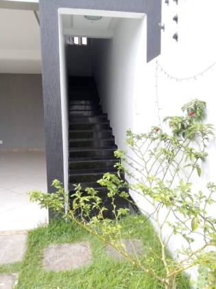 Casa sofisticada e mobiliada, com 6 quartos, 5 banheiros, 4 vagas de garagem, e muito mais! No bairro Serrano em Itabaiana