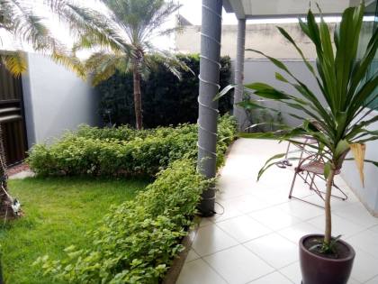 Casa sofisticada e mobiliada, com 6 quartos, 5 banheiros, 4 vagas de garagem, e muito mais! No bairro Serrano em Itabaiana