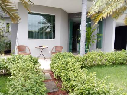 Casa sofisticada e mobiliada, com 6 quartos, 5 banheiros, 4 vagas de garagem, e muito mais! No bairro Serrano em Itabaiana