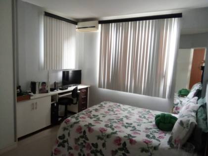 Casa sofisticada e mobiliada, com 6 quartos, 5 banheiros, 4 vagas de garagem, e muito mais! No bairro Serrano em Itabaiana