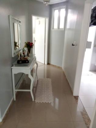 Casa sofisticada e mobiliada, com 6 quartos, 5 banheiros, 4 vagas de garagem, e muito mais! No bairro Serrano em Itabaiana