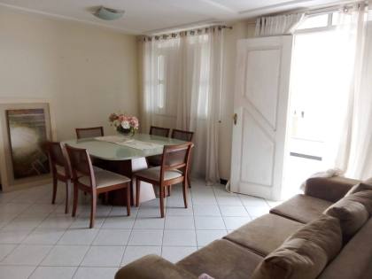 Casa sofisticada e mobiliada, com 6 quartos, 5 banheiros, 4 vagas de garagem, e muito mais! No bairro Serrano em Itabaiana