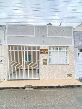 Casa financiável com ótima localização no Centro de Itabaiana