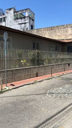 Casa com terreno e escritório no Centro de Itabaiana