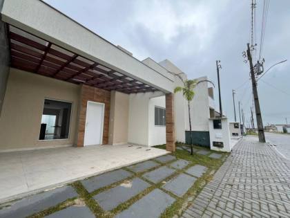Casa no condomínio Portal do Lago com 3 quartos, 1 suíte, e piscina! No bairro Bananeira em Itabaiana