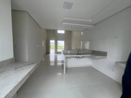 Casa no condomínio Portal do Lago com 3 quartos, 1 suíte, e piscina! No bairro Bananeira em Itabaiana