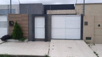 Casa ampla, com 3 quartos, 1 suíte, e muito mais! No bairro Marcela em Itabaiana