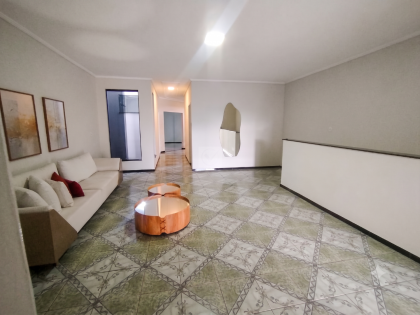 Oportunidade Dupla na Avenida Walter Franco! Prédio com Ponto Comercial e Ampla Residência