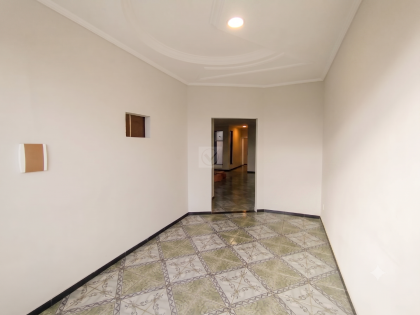 Oportunidade Dupla na Avenida Walter Franco! Prédio com Ponto Comercial e Ampla Residência