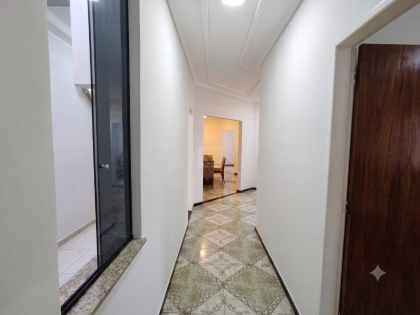 Oportunidade Dupla na Avenida Walter Franco! Prédio com Ponto Comercial e Ampla Residência