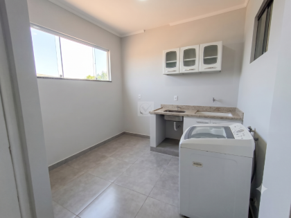 Oportunidade Dupla na Avenida Walter Franco! Prédio com Ponto Comercial e Ampla Residência