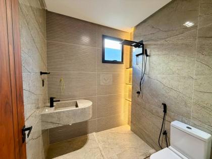Alto Padrão e Exclusividade no Condomínio Santo Antônio! Casa de 3 Quartos com Closet
