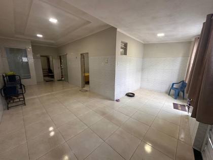 Casa Mobiliada, com 4 quartos, 3 banheiros, e 1 suíte. No bairro Rotary Club, próximo a panificação Peti preço