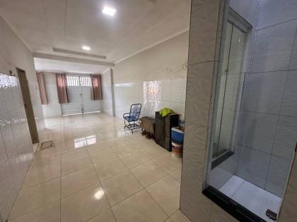 Casa Mobiliada, com 4 quartos, 3 banheiros, e 1 suíte. No bairro Rotary Club, próximo a panificação Peti preço