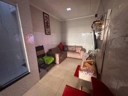 Casa Mobiliada, com 4 quartos, 3 banheiros, e 1 suíte. No bairro Rotary Club, próximo a panificação Peti preço