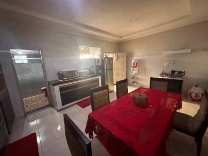 Casa Mobiliada, com 4 quartos, 3 banheiros, e 1 suíte. No bairro Rotary Club, próximo a panificação Peti preço