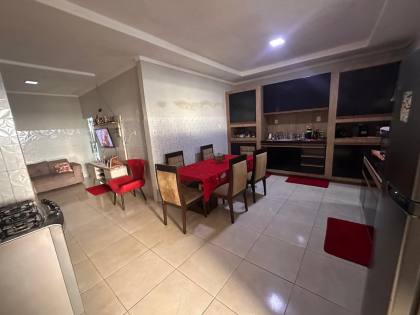 Casa Mobiliada, com 4 quartos, 3 banheiros, e 1 suíte. No bairro Rotary Club, próximo a panificação Peti preço