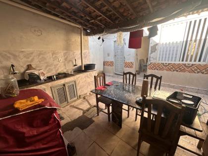 Casa Mobiliada, com 4 quartos, 3 banheiros, e 1 suíte. No bairro Rotary Club, próximo a panificação Peti preço