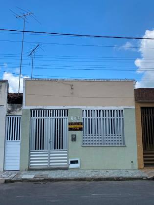 Casa ampla no bairro São Cristóvão, próximo ao Colégio Nestor Carvalho, e Galego do peixe