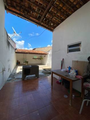 Casa ampla no bairro São Cristóvão, próximo ao Colégio Nestor Carvalho, e Galego do peixe