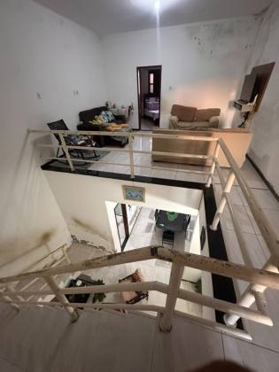 Imóvel com 2 pavimentos, 4 quartos, 3 suítes e muito mais! No Sitio Porto próximo a Gubiraba