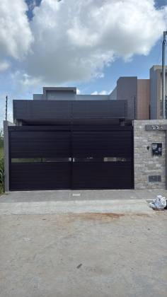 Casas em construção no Chiara, com diferentes opções de fachadas