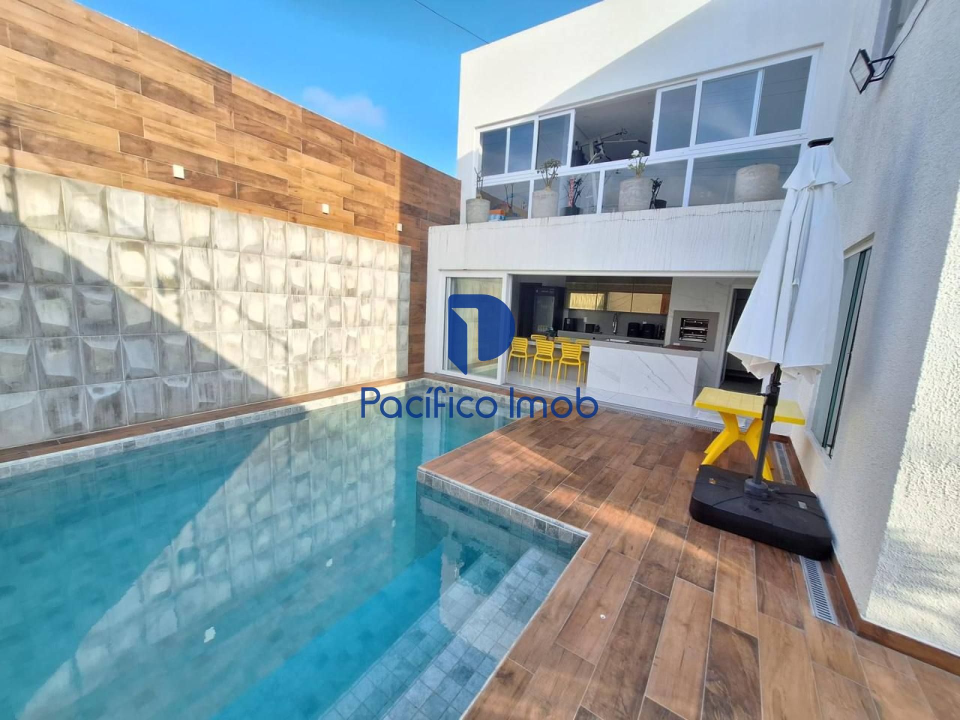 Casa com 4 Quartos e 1 Suíte à Venda na Serraria, Maceió