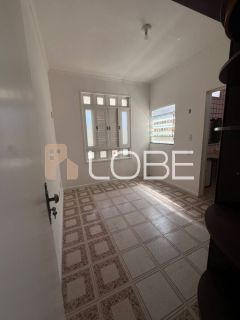 Casa Ampla com excelente potencial comercial e residencial - Aeroporto