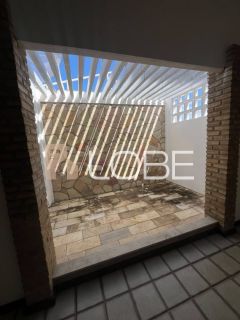 Casa Ampla com excelente potencial comercial e residencial - Aeroporto