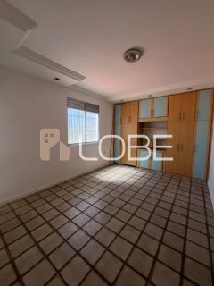 Casa Ampla com excelente potencial comercial e residencial - Aeroporto