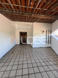 Casa Ampla com excelente potencial comercial e residencial - Aeroporto