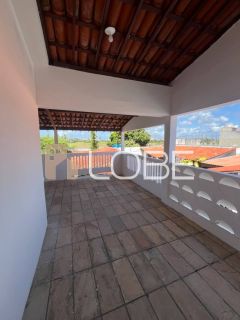 Casa Ampla com excelente potencial comercial e residencial - Aeroporto