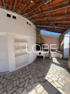 Casa Ampla com excelente potencial comercial e residencial - Aeroporto