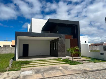 Casa à venda no condomínio sol e praia