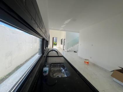 Casa à venda no condomínio sol e praia