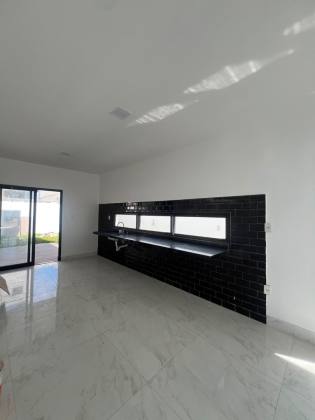 Casa à venda no condomínio sol e praia