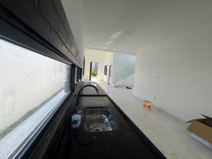 Casa à venda no condomínio sol e praia