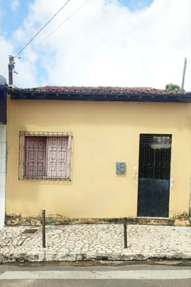 **? CASA À VENDA NO BAIRRO INDUSTRIAL | EXCELENTE PONTO PARA MORAR OU INVESTIR**