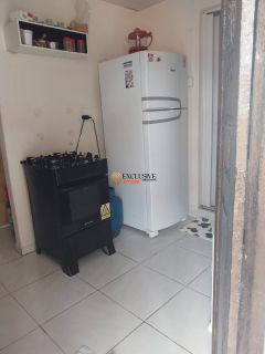 CASA À VENDA COM 2 PAVIMENTOS